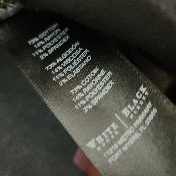 New! WHBM Dark Blue CROP SLIM TO THE BODY HITS MID-CALF JEANS ✨️✨️ - Picture 9 of 9